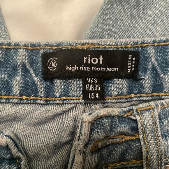 Riot | high rise mom jean size US 4 - Picture 4 of 4